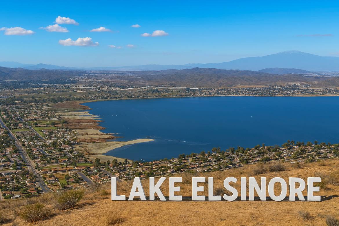 Tow truck providing towing services in Lake Elsinore, CA