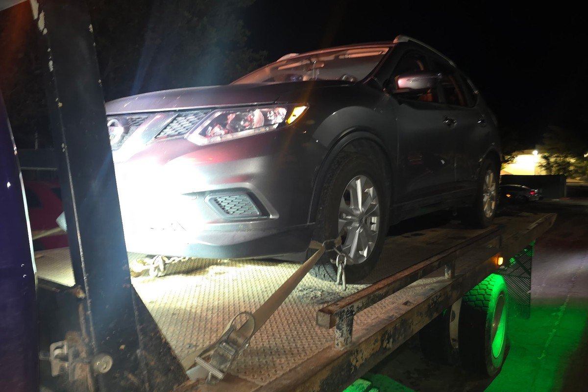 Tow truck providing towing services in Bingham, NM